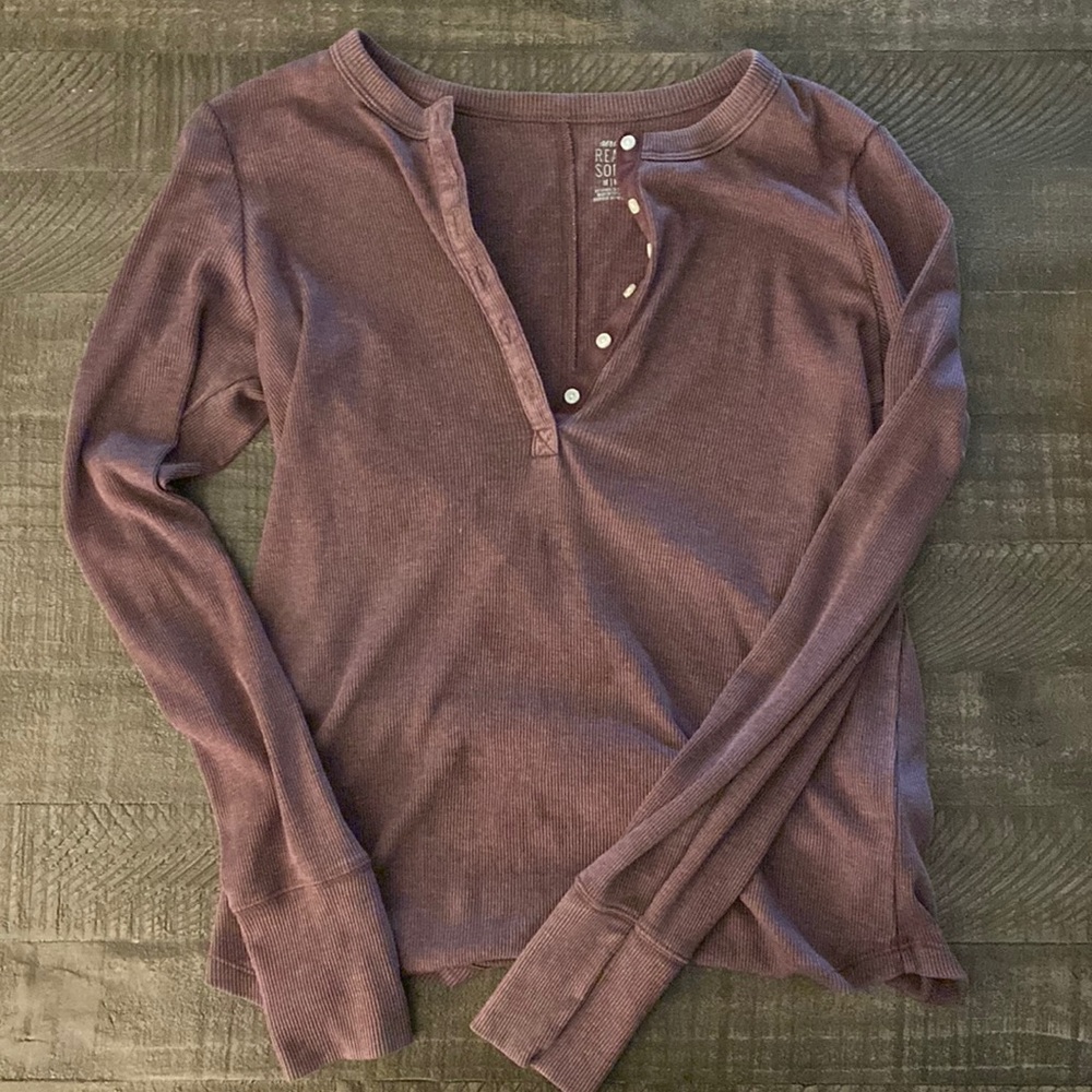 Real soft thermal shirt from American eagle in good condition!